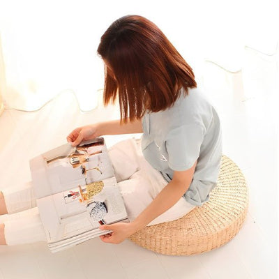 Coussin yoga une fille en detente