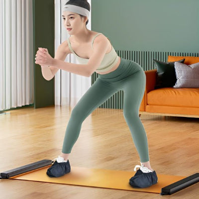 Tapis yoga​ une fille fait du squade