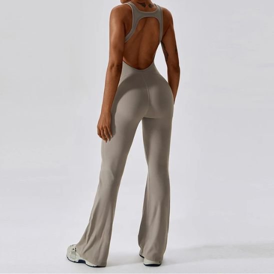 tenue yoga beige juste au corps