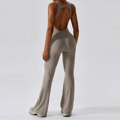 tenue yoga beige juste au corps